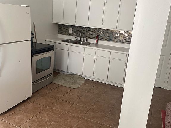 3rd image of 3504 1/2 Treville Ave