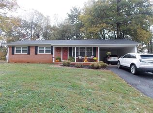 128 Lakeview Dr, Mount Airy, NC 27030