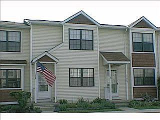 1st image of 1009 Syracuse Ln