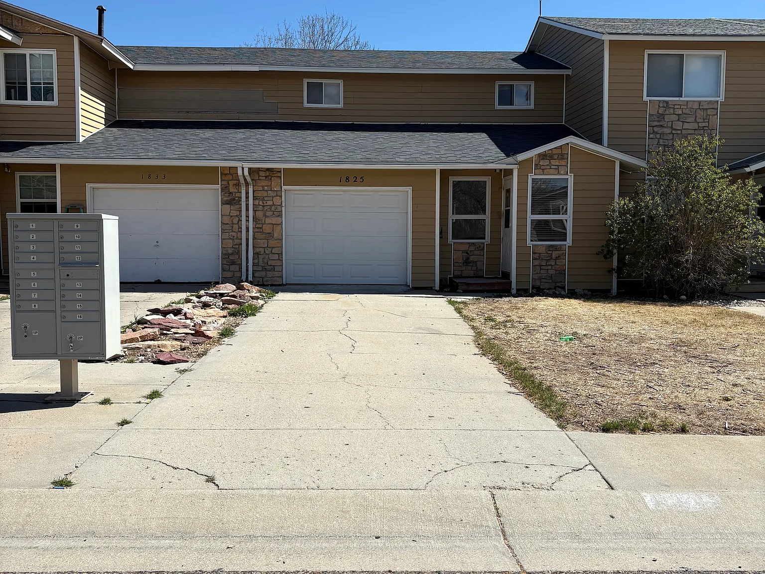 3 bed, 1872 sqft, $1,300 — Photo 1