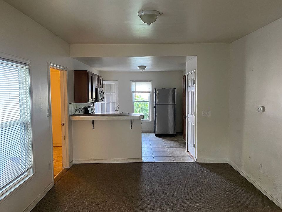 1st image of 129 E 6th St