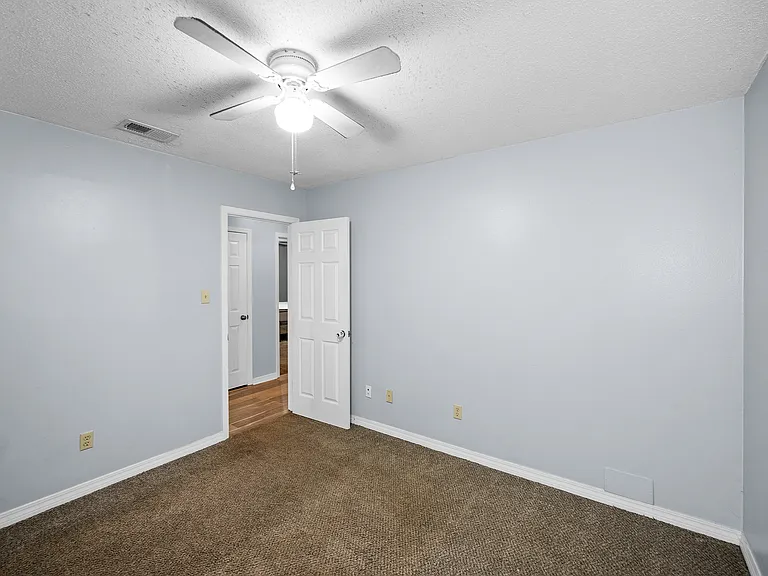115 Donna Cir — Photo 13