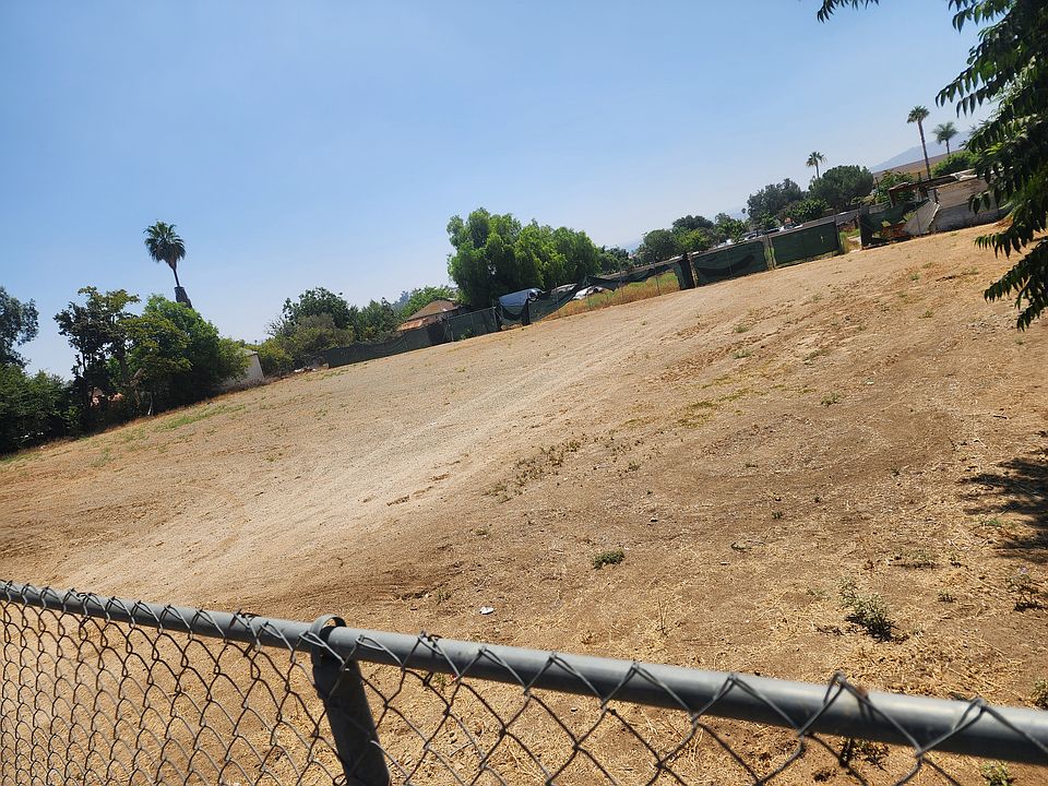 2nd image of 5995 La Sierra Ave #0