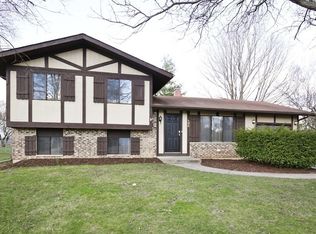 194 Berkshire Dr, Crystal Lake, IL 60014