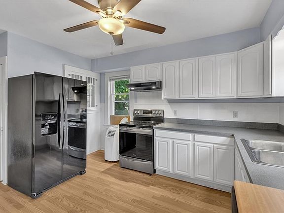 3rd image of 54 Blackstone St