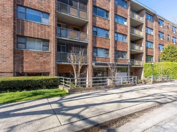 100 Clinton Avenue #4N, Mineola, NY 11501