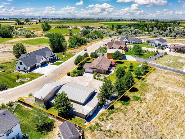 21246 Oakwood Dr, Greenleaf, ID 83626