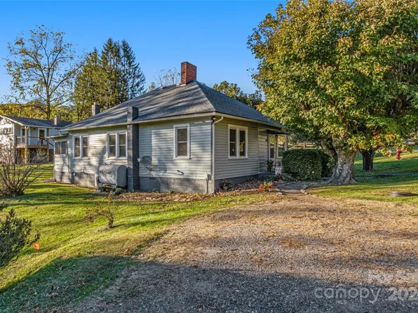 49 Longview Dr, Burnsville, NC 28714