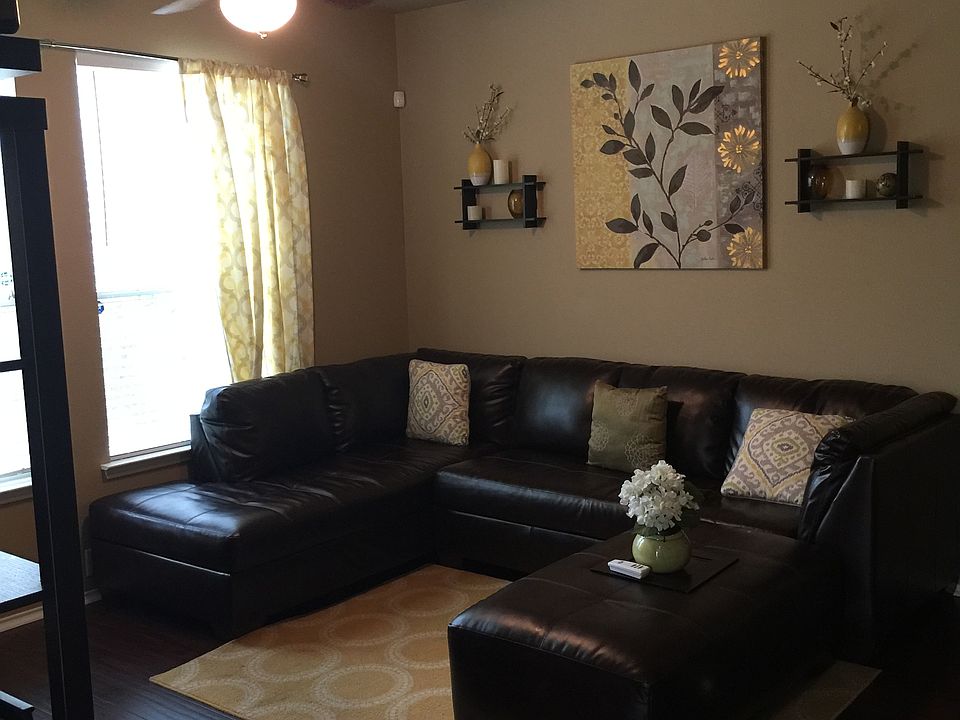 1st image of 2212 Stoneleigh Pl