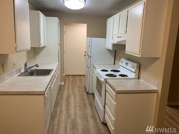 2nd image of 15721 NE 18th St APT 3D