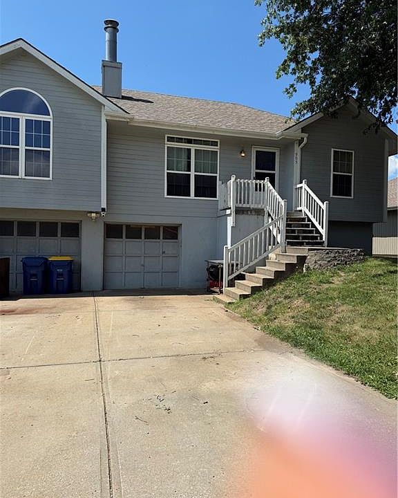 1st image of 905 Paradise Ln