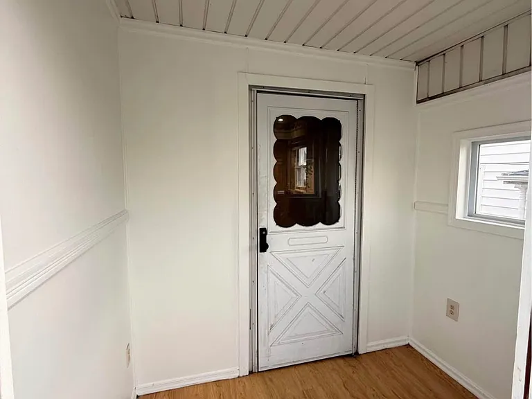 1124 W Elm St — Photo 11