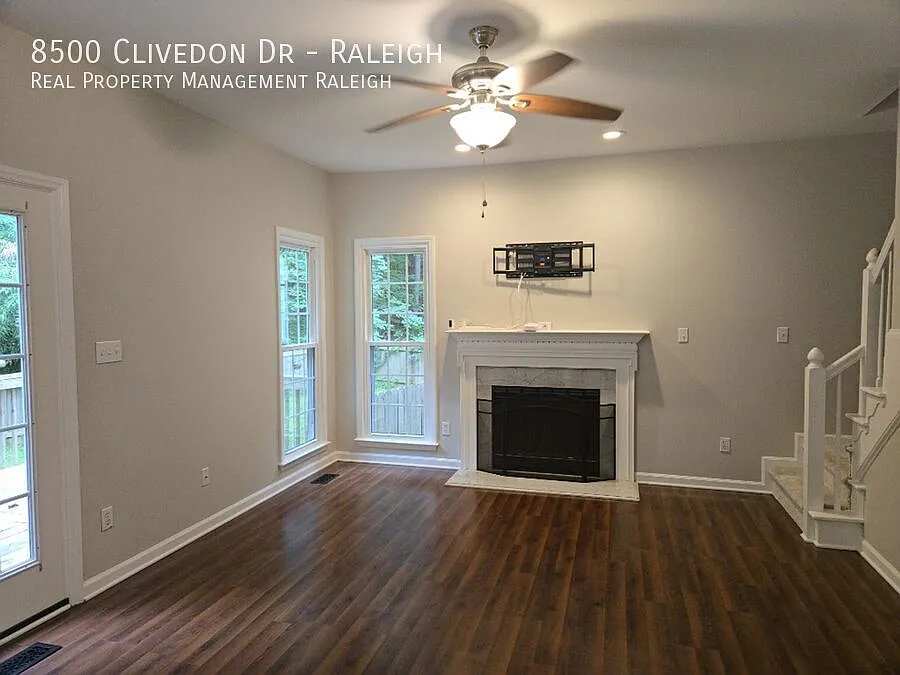 3 bed, 2.5 bath, 2219 sqft, $2,400 — Photo 2