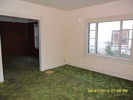 4th image of 66 Schiller St