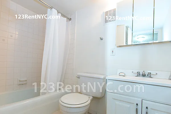 Rented by Chartwell Manhattan Realty | media 8