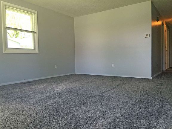 5th image of 28 Jeffrey Dr