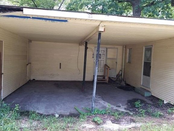 4th image of 1105 Lincoln St
