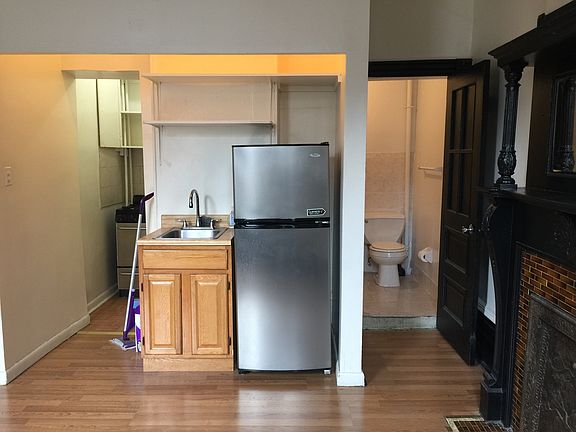 4th image of 924 Sterling Pl APT 2R