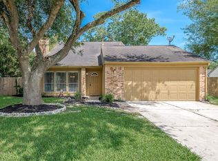 15927 Pipers View Dr, Webster, TX 77598