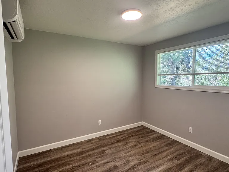 2392 NE Carolyn Ct — Photo 16
