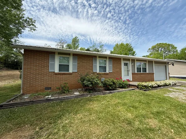621 Black Forest Dr, Maryville, TN 37801