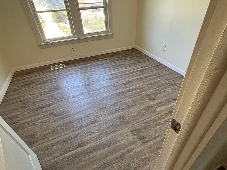 107 W Hayes Ave — Photo 6