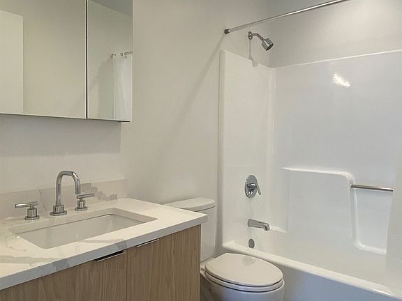 landlord_unit_photo_69287562_16