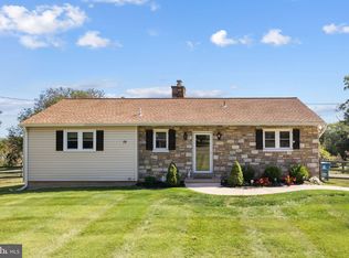 28 E Hillcrest Ave, Chalfont, PA 18914