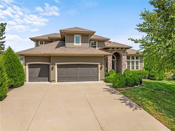 10710 W 158th Ter, Overland Park, KS 66221