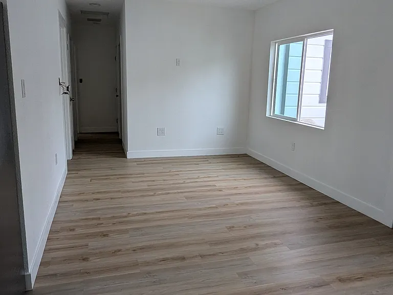 21162A Haviland Ave — Photo 1