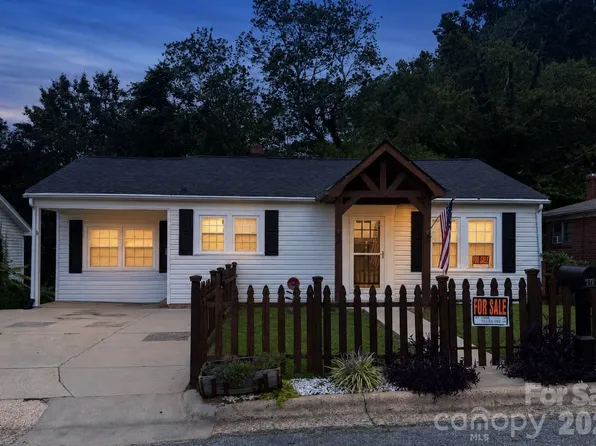 416 Edgewood Dr, Lenoir, NC 28645