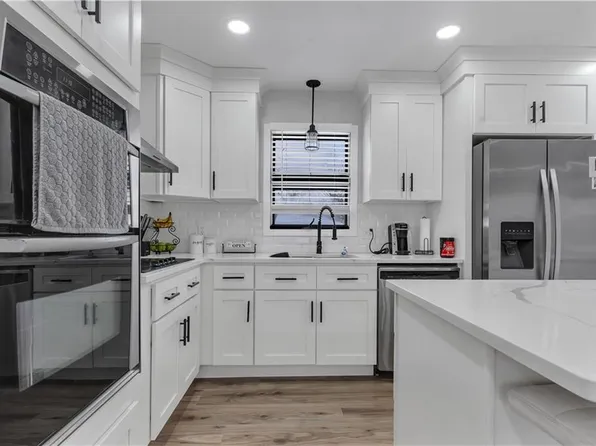 30 S Bennett Dr, Johnston, RI 02919