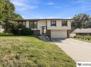 6111 S 93rd St, Omaha, NE 68127