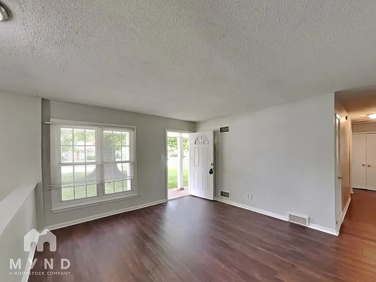 2274 Ashland Dr — Photo 12