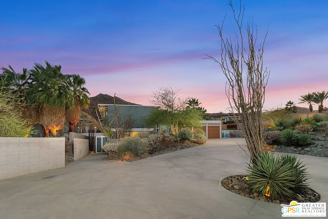 4 bed, 5.0 bath, 4310 sqft, $40,000 — Photo 2