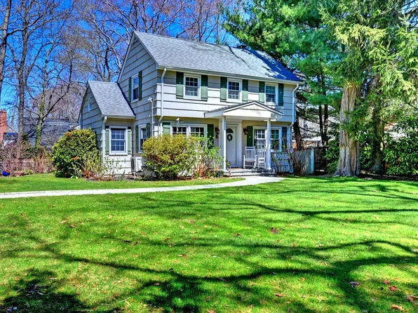 35 Beacon Drive, Sound Beach, NY 11789