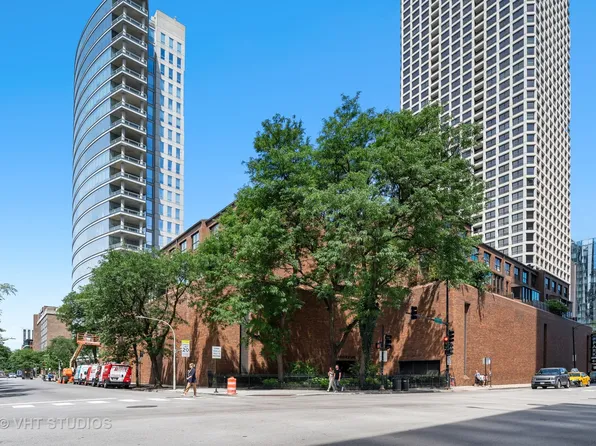 1000 N State St APT 3, Chicago, IL 60610