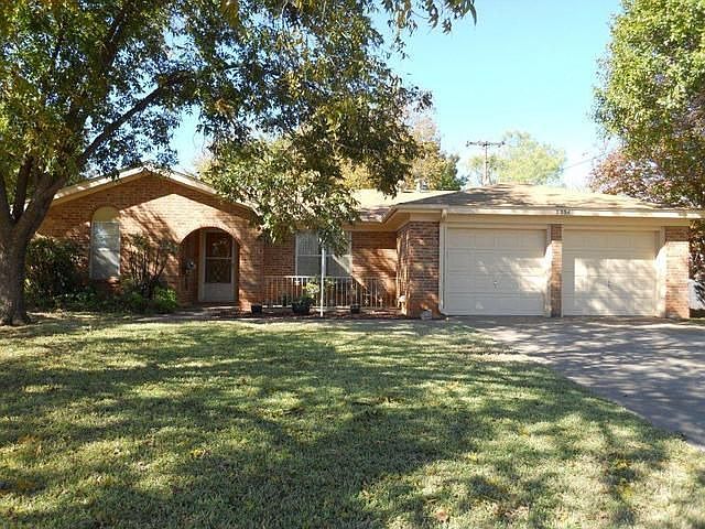 1st image of 2334 Greenbriar Dr