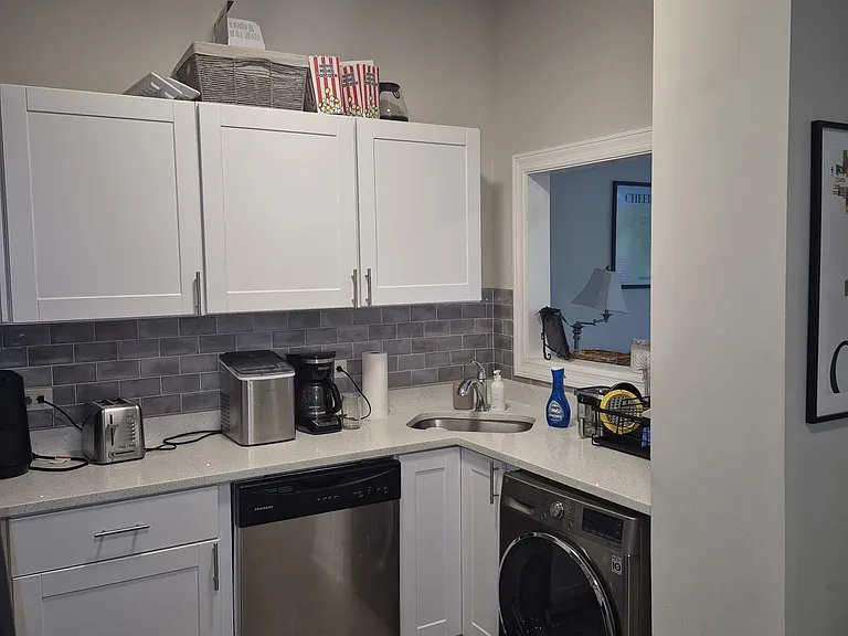 854 W George St #3 — Photo 2
