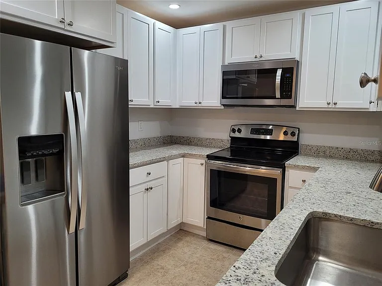 533 E Charlotte Ave — Photo 5