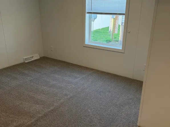 648 10th Ave W #A5, Milan, IL 61264