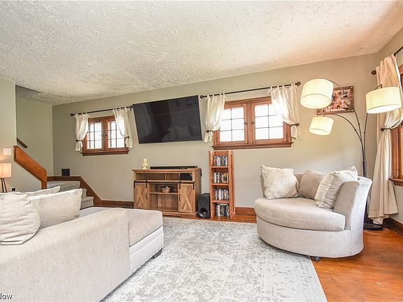 5th image of 64 Terrace Dr