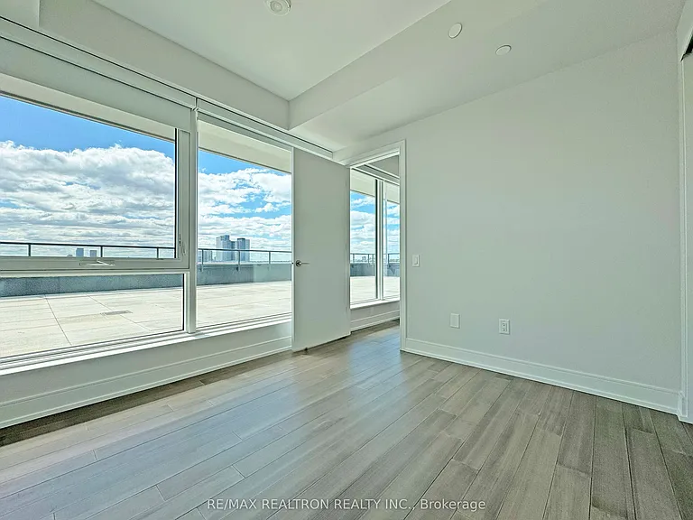 664 Spadina Ave #1001 — Photo 11