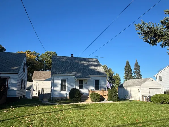 N26W27298 Prospect Ave, Pewaukee, WI 53072