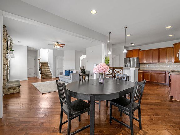 4th image of 4628 Larkhill Ln