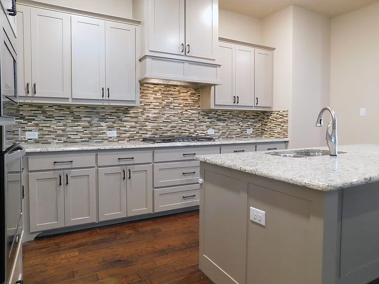 1704 Serra Dr — Photo 12