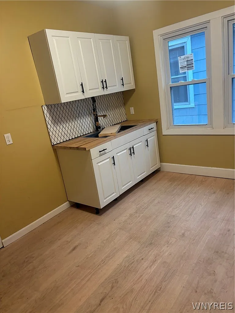 3 bed, 1.0 bath, 2735 sqft, $1,595 — Photo 4