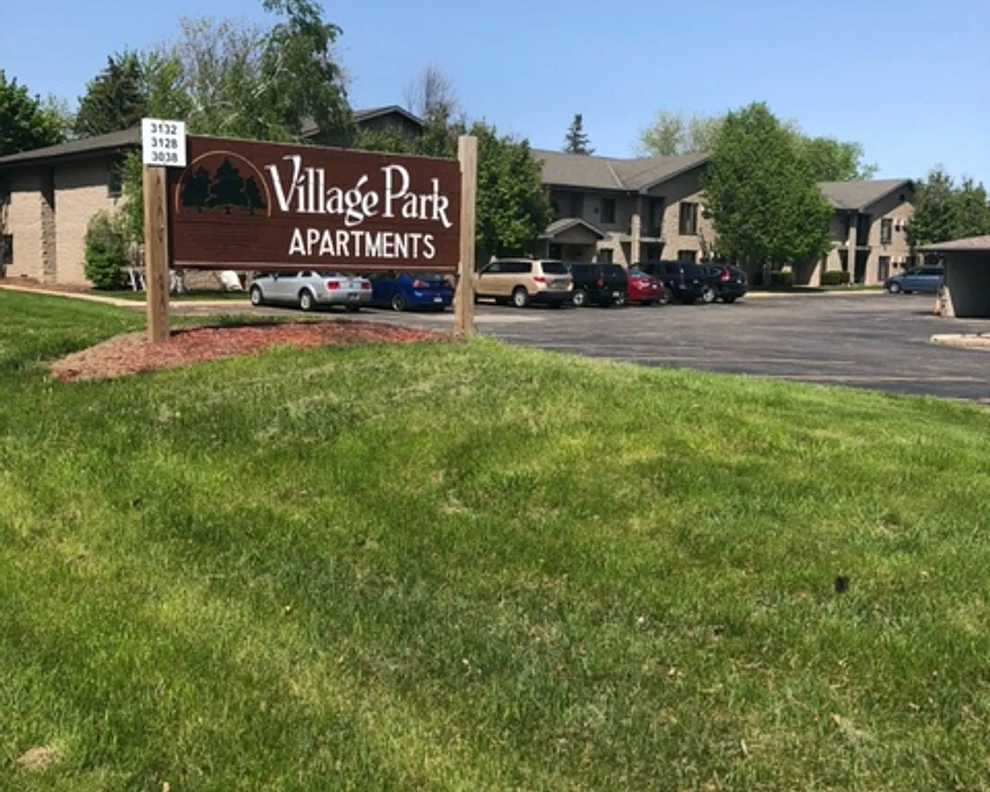 Village Park Apartments-Appleton — Photo 3