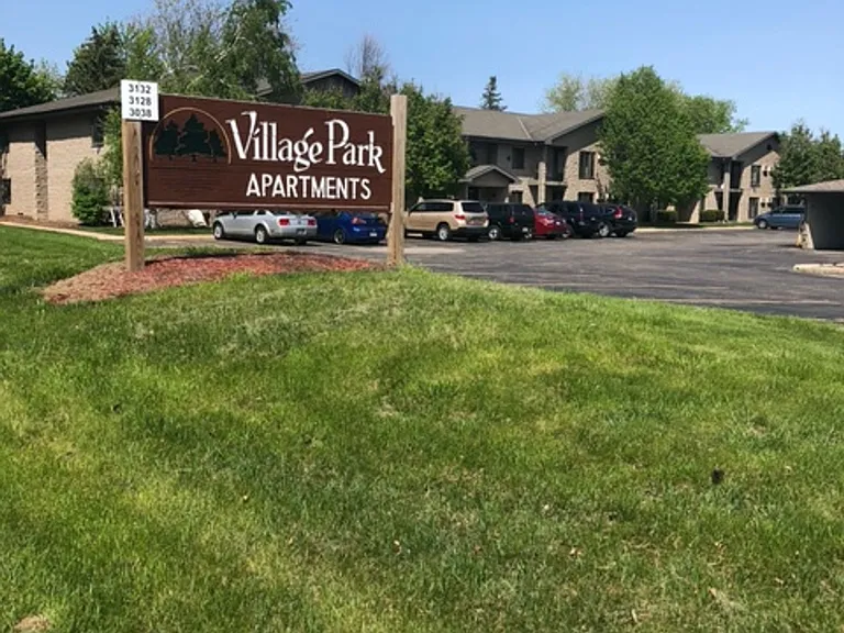 Village Park Apartments-Appleton — Photo 3