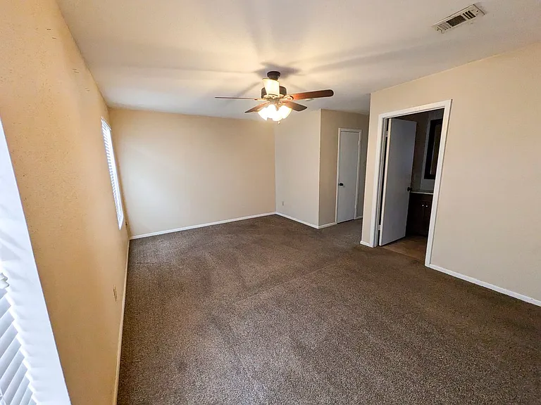 956 Sunmeadow Dr — Photo 10